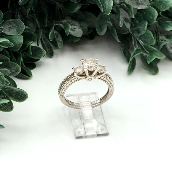 Vintage Sterling Silver 925 Three-Stone Ring With Clear Gemstones - Picture 2 of 7